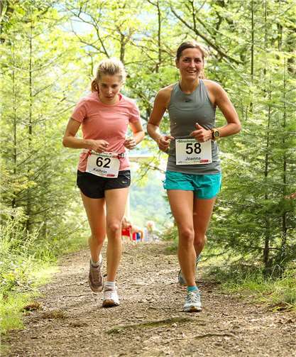 Katrin von Eichel-Streiber (li) und Joanna Tallmann, die schnellsten Frauen am Bärenkopp im letzten Jahr, stehen bereits auf der Starterliste.  Foto: privat