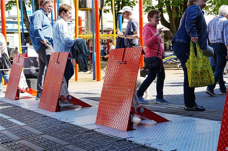 Kauf statt Miete. Für die Ausschreibung und Anschaffung von mobilen Durchfahrtssperren für Großveranstaltungen genehmigte der Stadtrat 850.000 Euro.  Fotos: FF