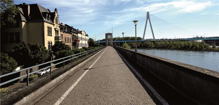 Kaum ein anderes Bauwerk hat das Leben und Gesicht von Neuwied so sehr geprägt, wie der Deich.  Privat