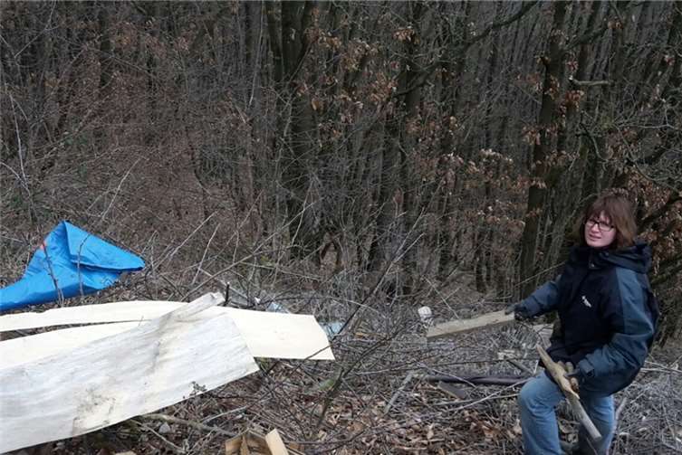 Kaum zu glauben, was manche so in der Natur alles illegal entsorgen. privat