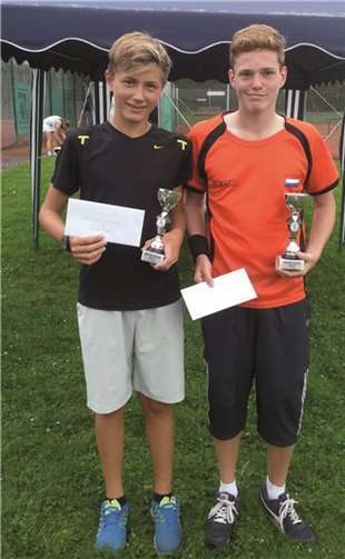 Kay Niedzwetzki und Yannick van Dijk vom TC Goldene Meile Remagen. privat