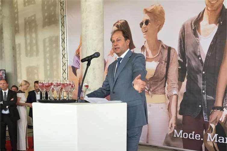 Kees Woltering (STABLE International) ließ die letzten Monate der Bauzeit Revue passieren. Fotos: Christoph Hamacher