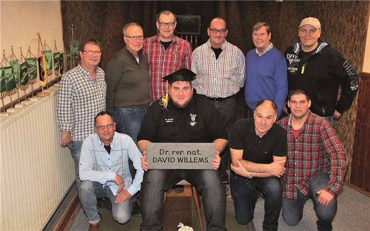 Kegelclub „Alte Garde“ feierte seinen „frisch gebackenen“ Doktor und Kegelbruder David Willems. RMF