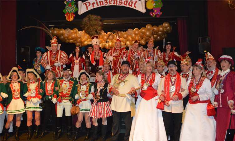 Kehraus mit allen Prinzenpaaren und Begleitungen von Remagen, Kripp und Oberwinter.