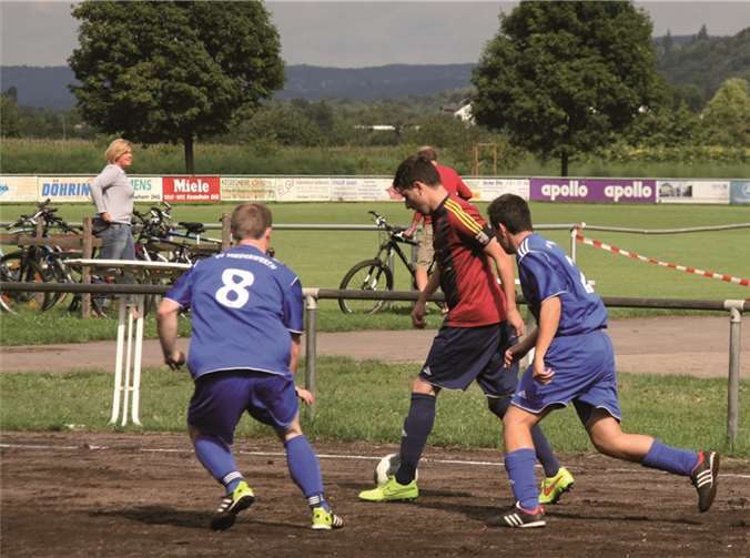 Kein durchkommen gab es für den TV Mülhofen zum Pflichtspielauftakt in der Saison 2014/15. Im Spiel bei der Reserve des SV Niederwerth unterlagen die Blau-Roten glatt mit 0:2. TH