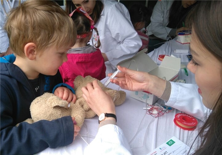 Keine Angst vor Spritzen - dieser Teddy hielt sich tapfer.