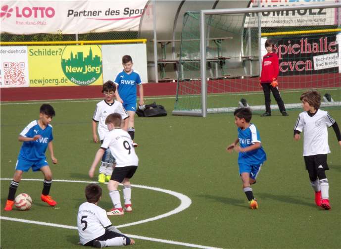 Keine Chance hatten die Gäste aus Unkelbach gegen die in Blau spielende SG Bad Breisig. Foto: privat