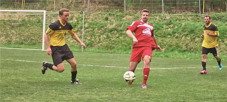 Keine Chance hatten die Spieler des SV Kripp gegen die überlegene Gönnersdorfer Mannschaft. privat