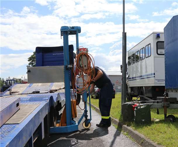 Keine Schäden und Beinträchtigungen an den Einsatzfahrzeugen dank mobiler Werkstätten. Foto: THW/Christopher Sohn