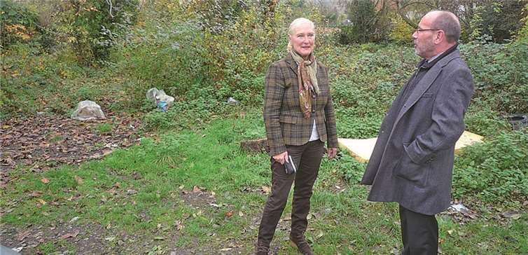 Keinen schönen Eindruck vermittelt der Eingang zum Schartwiesenweg in Lützel den Touristen und Radfahrern. privat