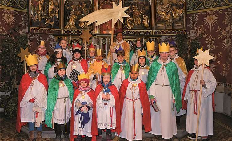 Kell. Am Samstag, 3. Januar machten sich eine Gruppe von 19 Sternsingern auf den Weg, um den Segen in die Häuser von Kell zu tragen. Dabei konnte ihnen das schlechte Wetter nichts anhaben. So sammelten sie für Kinder auf den Philippinen einen Betrag von 1.209 Euro. privat