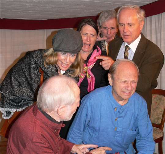 Kellertheater Chateau Pech: „Der Revisor“ (Probenfoto). privat