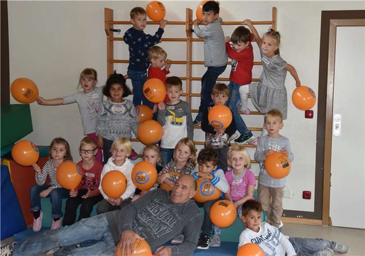 Kelly Sach vermittelte den Kindern, wie man sich gegen Gewalt schützt.Foto: privat