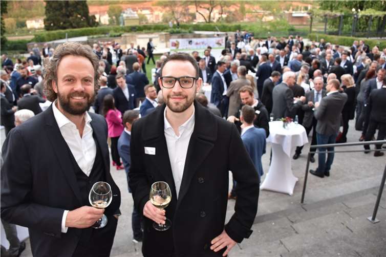 Kennenlernen und Netzwerke knüpfen war das Ziel des 25. Wirtschaftsempfangs der Stadt Koblenz, so auch für Gilmour Niggemann von BLICK aktuell (li.).