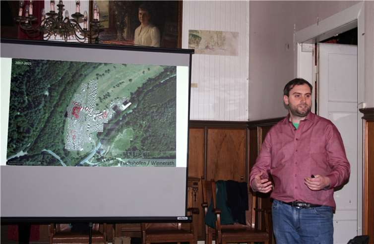 Kenntnisreich und spannend sprach Gabriel Heeren beim Turmgespräch im Schloss.  Foto: HG