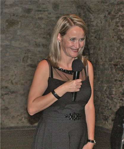 Kerstin Mohrenberg begrüßt die Gäste.