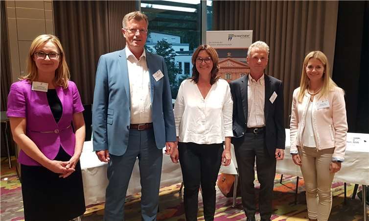 Kerstin Raclet (Landesgeschäftsführerin Wirtschaftsrat der CDU e.V), Andreas Jacob (Geschäftsführer Firu mbH), Mechthild Heil (Bundestagsabgeordnete), Thomas Wolff (Geschäftsführer Wolfcraft GmbH & Sektionissprecher Mittelrhein) und Susanne Track (Prokuristin Krupp Verlags GmbH).Fotos: KH