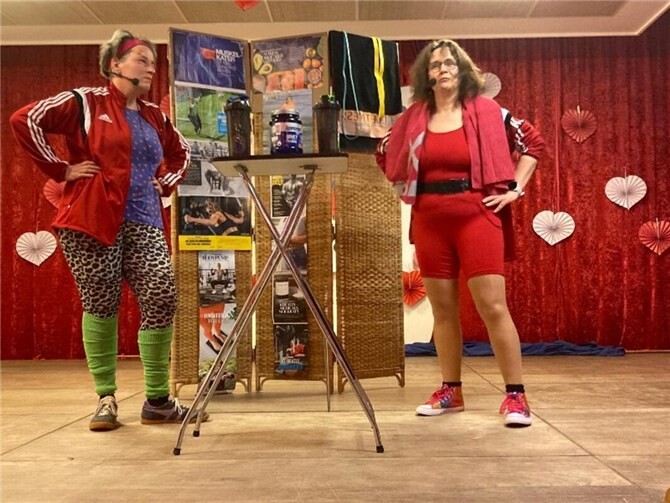 Kerstin und Tina im Fitnessstudio