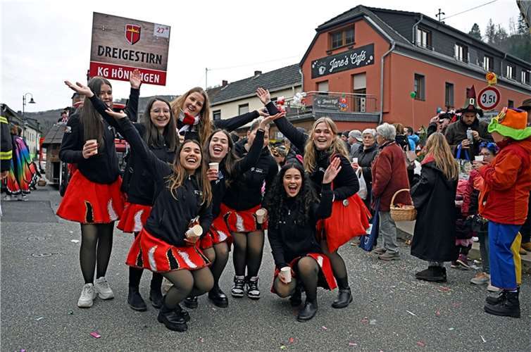 Kesseling Alaaf  Am Samstag den 10. Februar 23 prägten beim Karnevalszug in Kess...