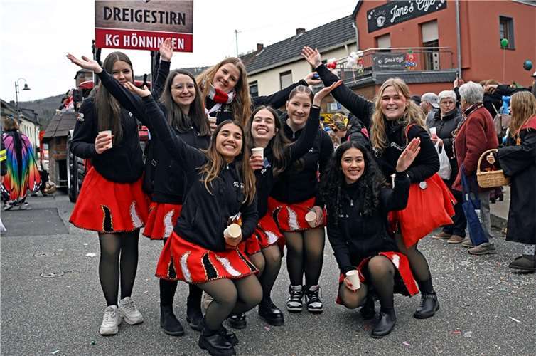 Kesseling Alaaf  Am Samstag den 10. Februar 23 prägten beim Karnevalszug in Kess...