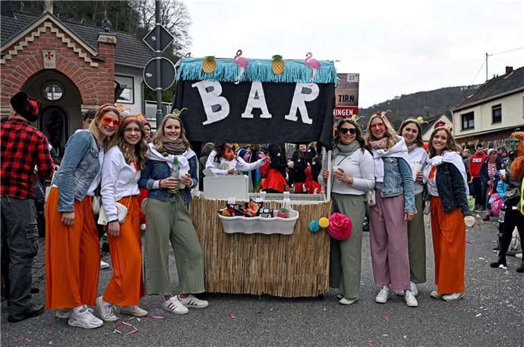 Kesseling Alaaf  Am Samstag den 10. Februar 23 prägten beim Karnevalszug in Kess...