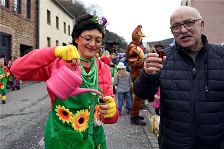 Kesseling Alaaf  Am Samstag den 10. Februar 23 prägten beim Karnevalszug in Kess...