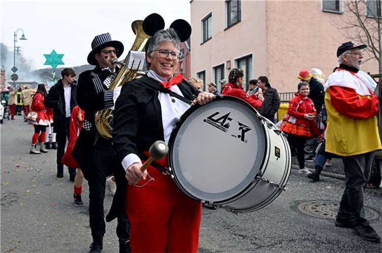 Kesseling Alaaf  Am Samstag den 10. Februar 23 prägten beim Karnevalszug in Kess...