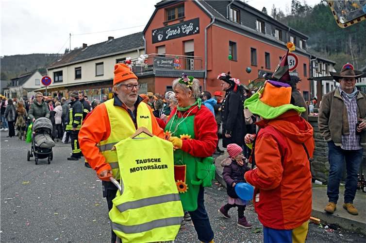 Kesseling Alaaf  Am Samstag den 10. Februar 23 prägten beim Karnevalszug in Kess...