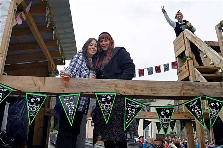 Kesseling Alaaf  Am Samstag den 10. Februar 23 prägten beim Karnevalszug in Kess...