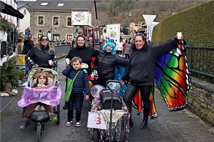 Kesseling Alaaf  Am Samstag den 10. Februar 23 prägten beim Karnevalszug in Kess...