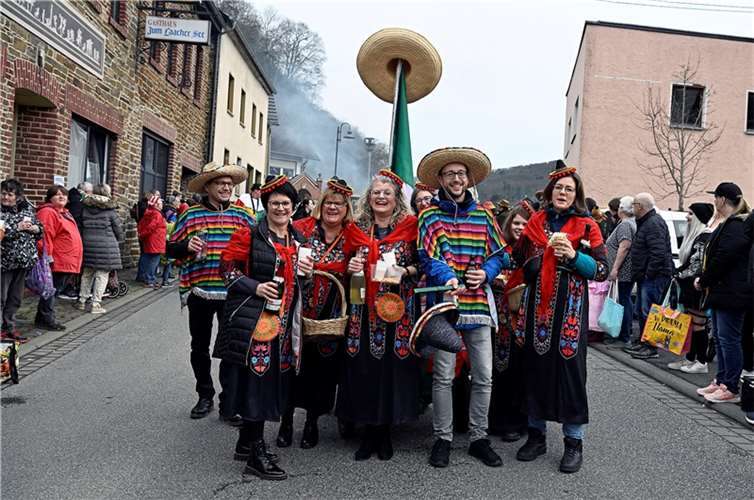 Kesseling Alaaf  Am Samstag den 10. Februar 23 prägten beim Karnevalszug in Kess...