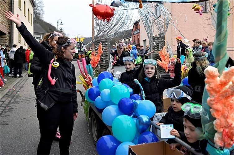 Kesseling Alaaf  Am Samstag den 10. Februar 23 prägten beim Karnevalszug in Kess...