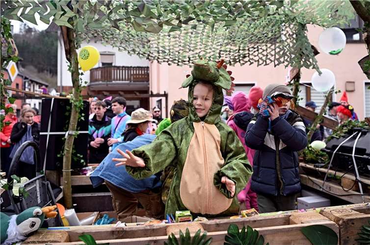 Kesseling Alaaf  Am Samstag den 10. Februar 23 prägten beim Karnevalszug in Kess...