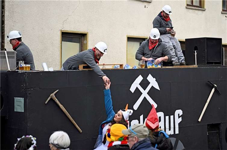 Kesseling Alaaf  Am Samstag den 10. Februar 23 prägten beim Karnevalszug in Kess...
