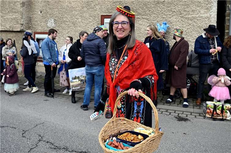 Kesseling Alaaf  Am Samstag den 10. Februar 23 prägten beim Karnevalszug in Kess...