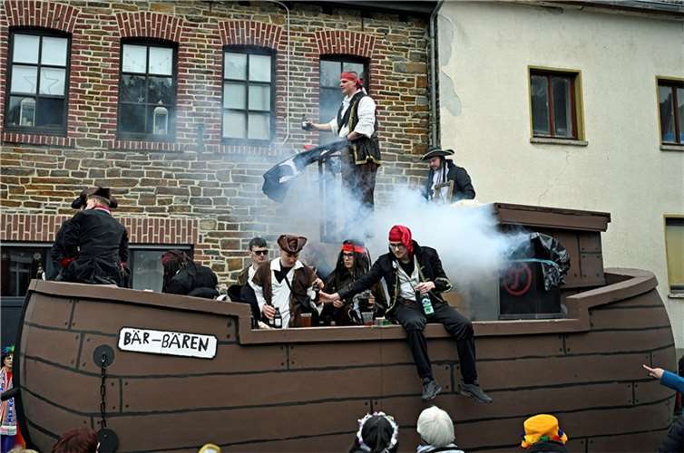 Kesseling Alaaf  Am Samstag den 10. Februar 23 prägten beim Karnevalszug in Kess...