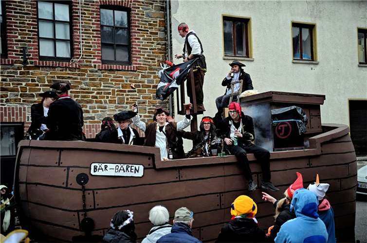 Kesseling Alaaf  Am Samstag den 10. Februar 23 prägten beim Karnevalszug in Kess...