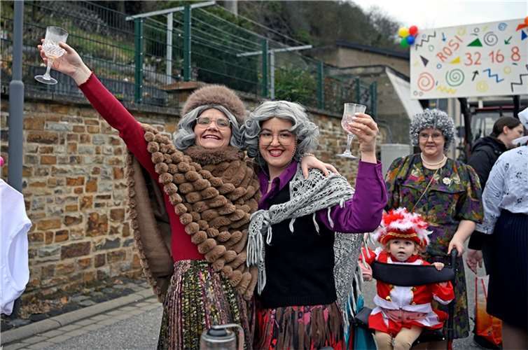 Kesseling Alaaf  Am Samstag den 10. Februar 23 prägten beim Karnevalszug in Kess...