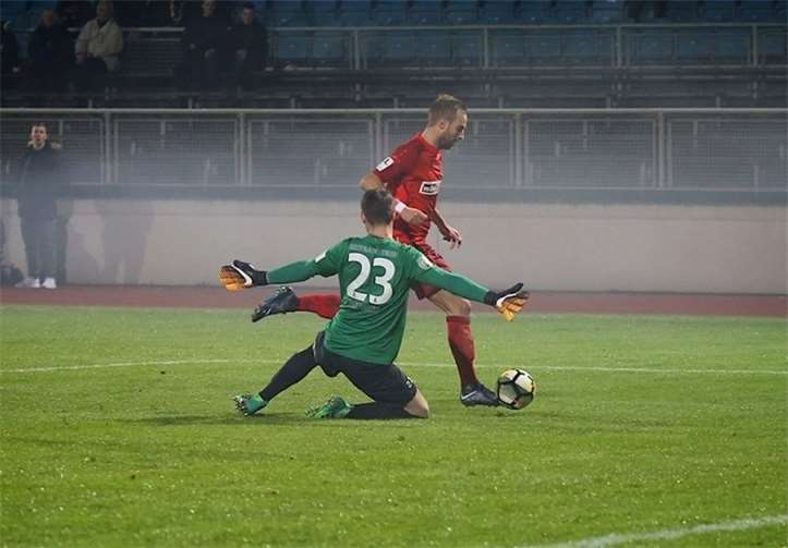 Kevin Lahn auf dem Weg zum dritten Treffer der TuS Koblenz im Rheinlandpokal-Viertelfinale in Trier.privat