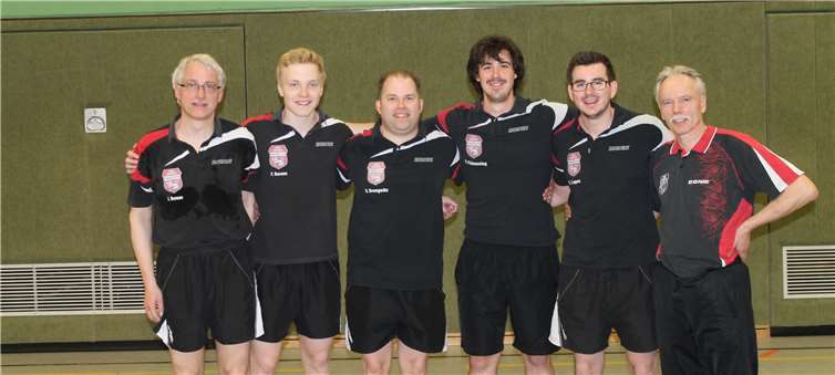 Kevin Miguel Lopez Carpio (2.v.re.) geht, wie hier 2015, bald wieder gemeinsam mit seinen alten Mannschaftskollegen an die Platte.Foto: privat