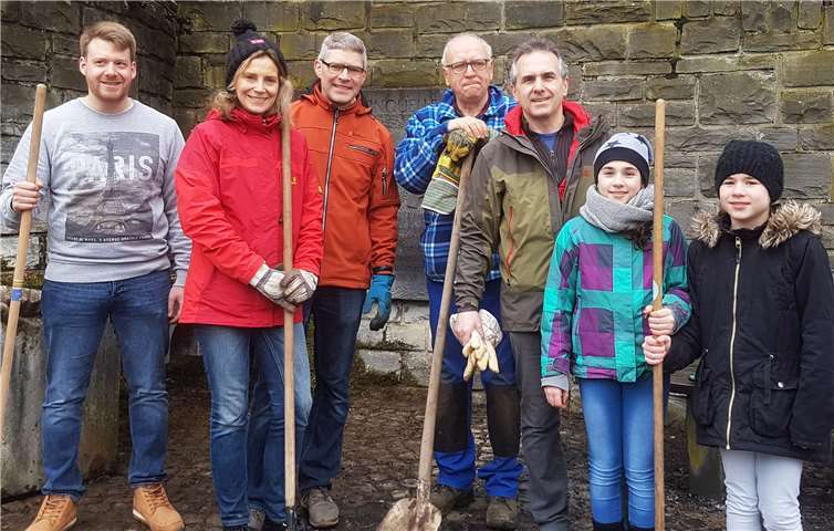 Kevin Reuss, Anna Köbberling, Björn Neureuter, Rudi Kehr, Bernd Loch, Mirella Loch, Philine Loch (v. l. n. r.).privat