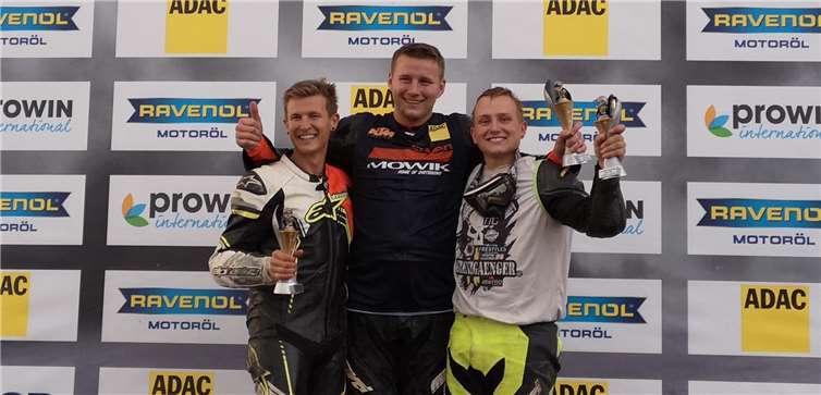 Kevin Röttger (1.v.r.) konnte wieder einen Podestplatz einfahren.privat