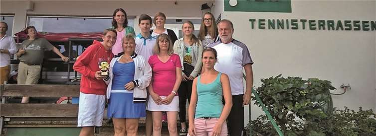 Kevin Zygan und seine Mutter Marion Reuland (vordere Reihe v.l.) freuten sich über ihren Sieg. privat