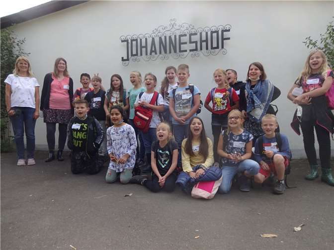 KiRaKa: Für die Reportage besuchen die Kinder einen Bauernhof. Foto: KGS Villip/Daniela Bügler