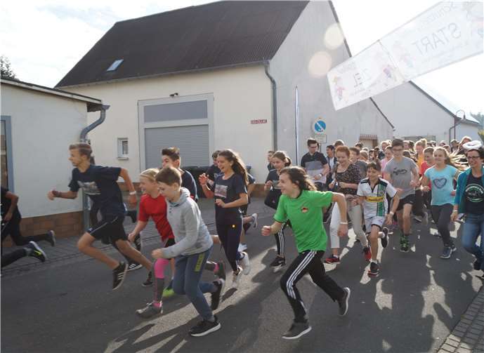 Kids und LehrerInnen gaben alles für die gute Sache. -SOT-
