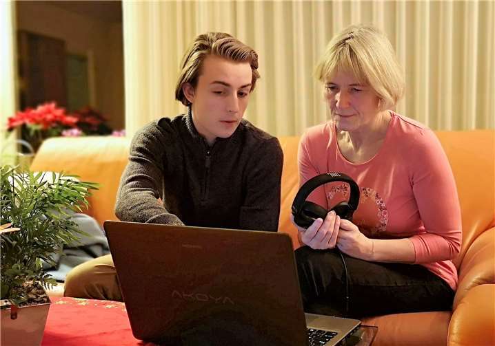 Kilian Wolf (l.), Gewinner des CBM-Sonderpreises „Innovationen für Menschen mit Behinderungen“. Foto: privat