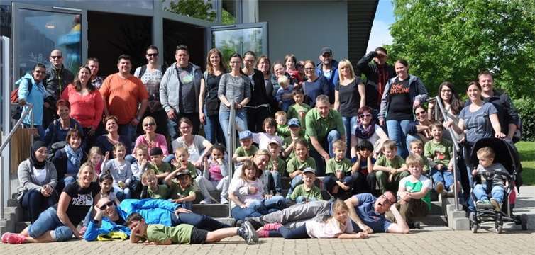 Kinder, Eltern und Erzieher verbrachten einen kurzweiligen Tag in Klotten. privat