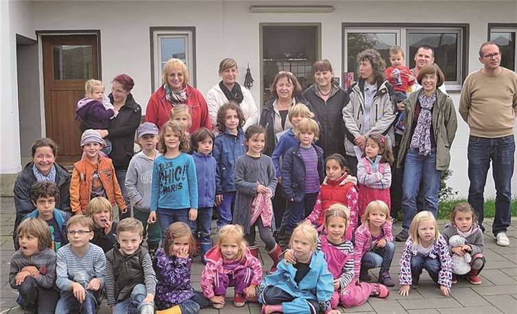 Kinder, Eltern und Erzieherinnen verbrachten gemeinsam einen schönen Nachmittag auf dem Karlshof. privat