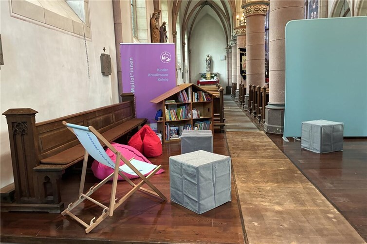 Kinder Kreativ Raum Bücherwurm unterm Kirchturm