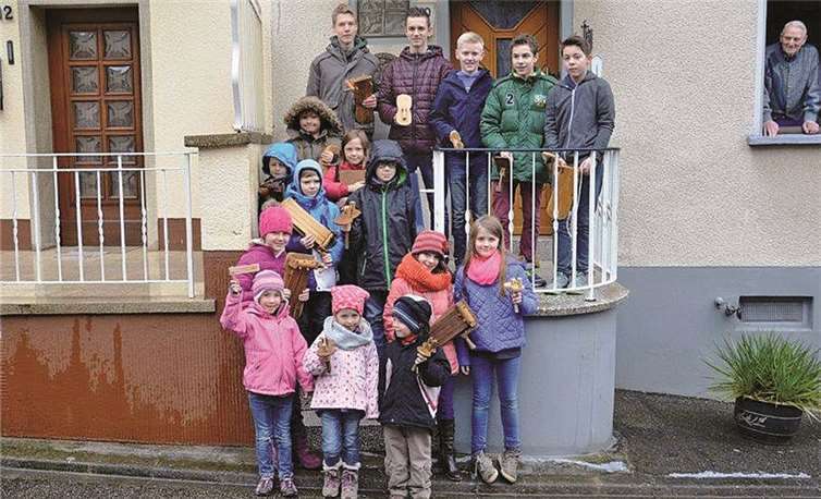 Kinder belebten auch in diesem Jahr wieder das alte Brauchtum. Ortsgemeinde Niederfell